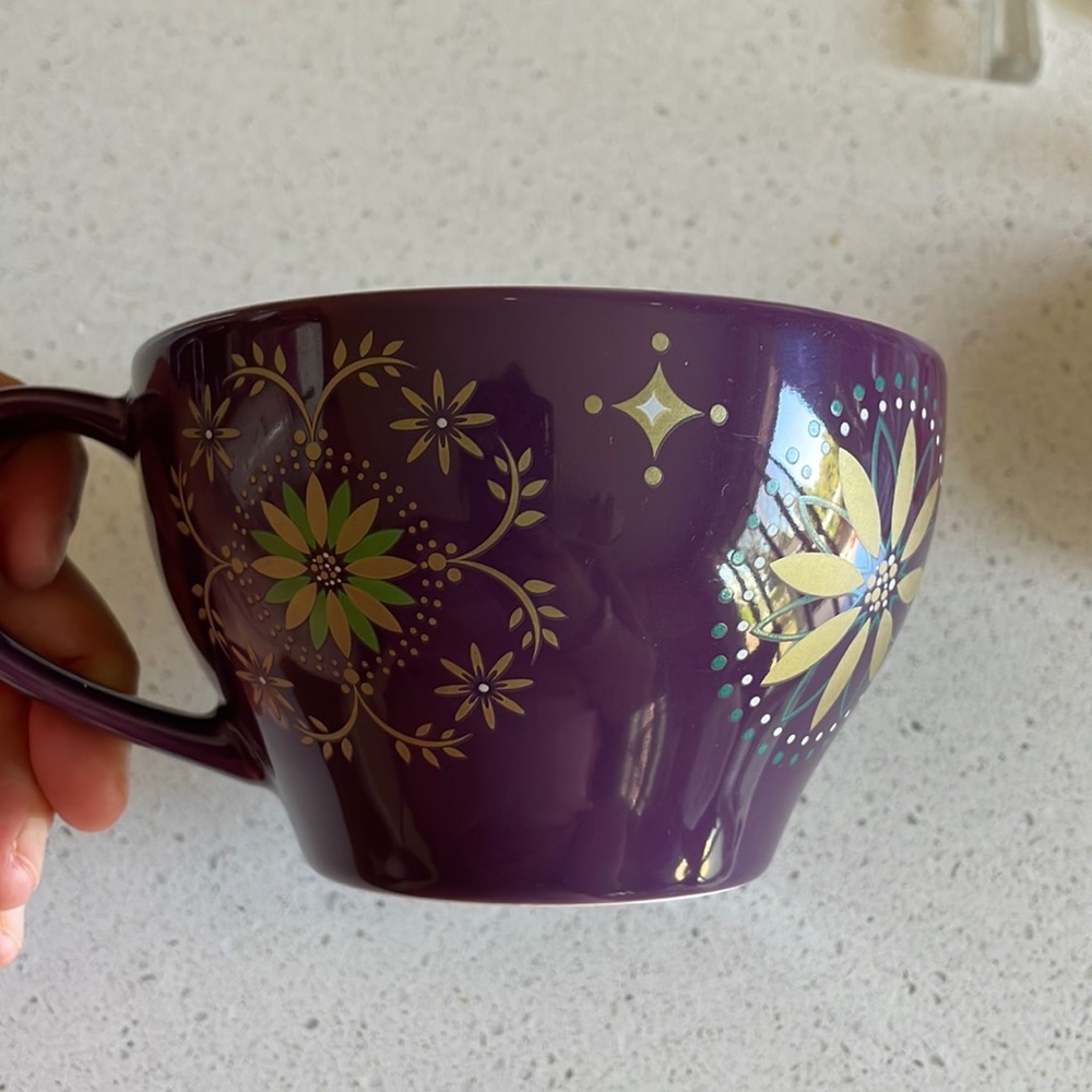 2/$20⭐️2006 Starbucks Purple and Gold Holiday Cup